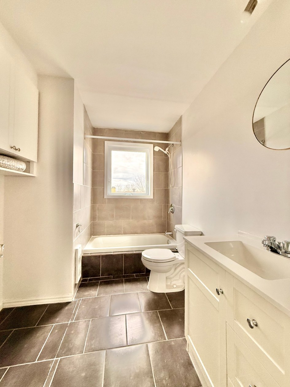 Salle de bains — 1761, Rue Roussel, Saguenay (Chicoutimi), G7G5H5, Saguenay (Chicoutimi)