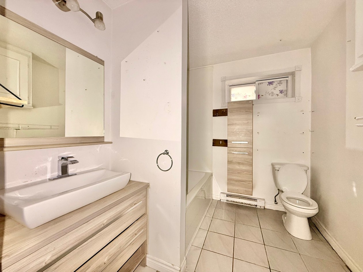 Salle de bains — 1761, Rue Roussel, Saguenay (Chicoutimi), G7G5H5, Saguenay (Chicoutimi)