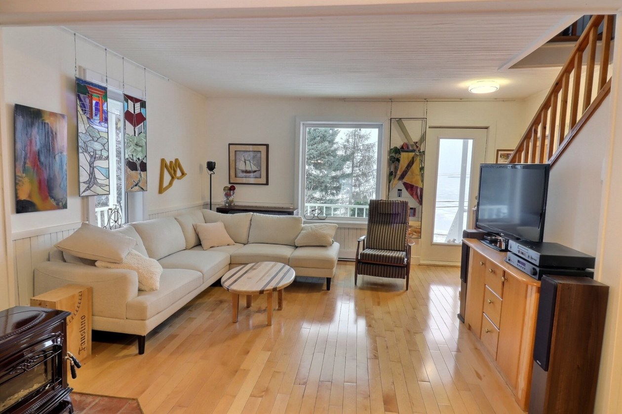 Salon — 951, Boul. de l'Anse, Roberval, G8H1Z1, Roberval