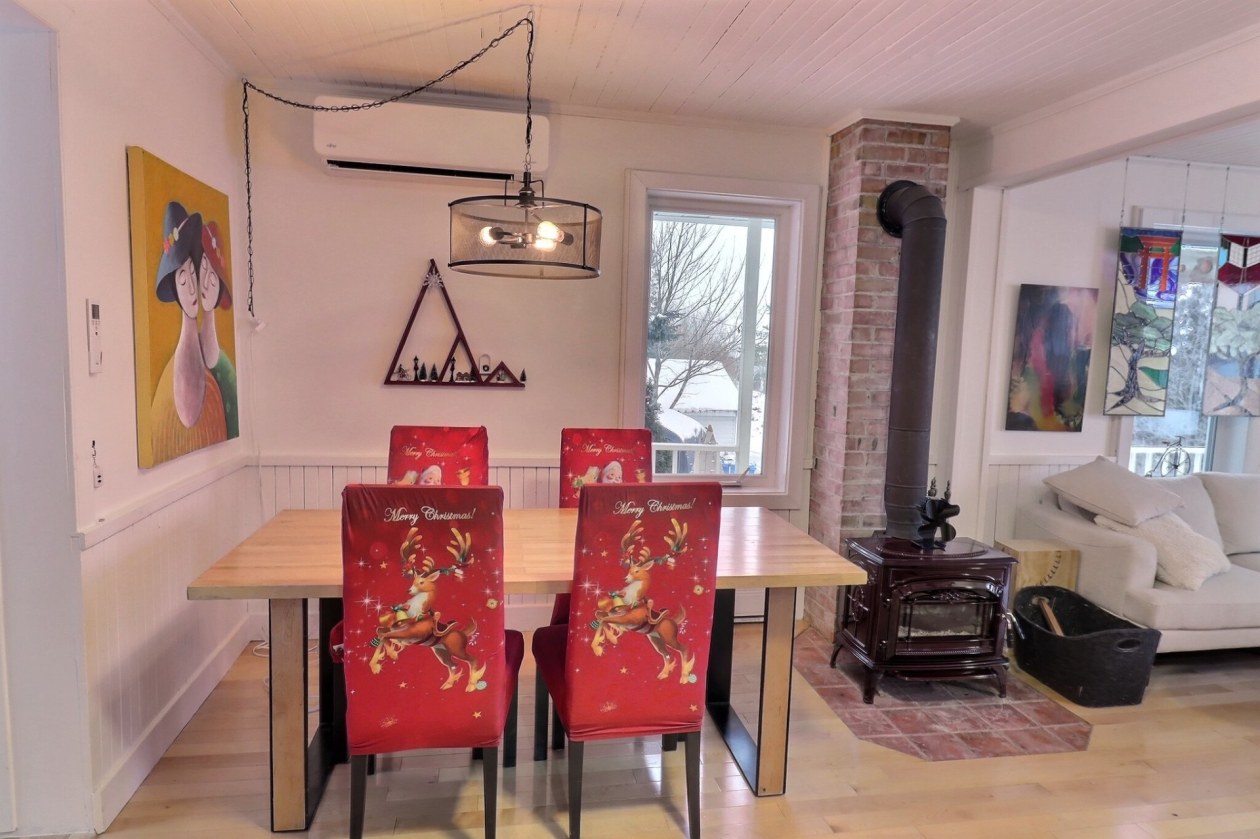 Salle à manger — 951, Boul. de l'Anse, Roberval, G8H1Z1, Roberval