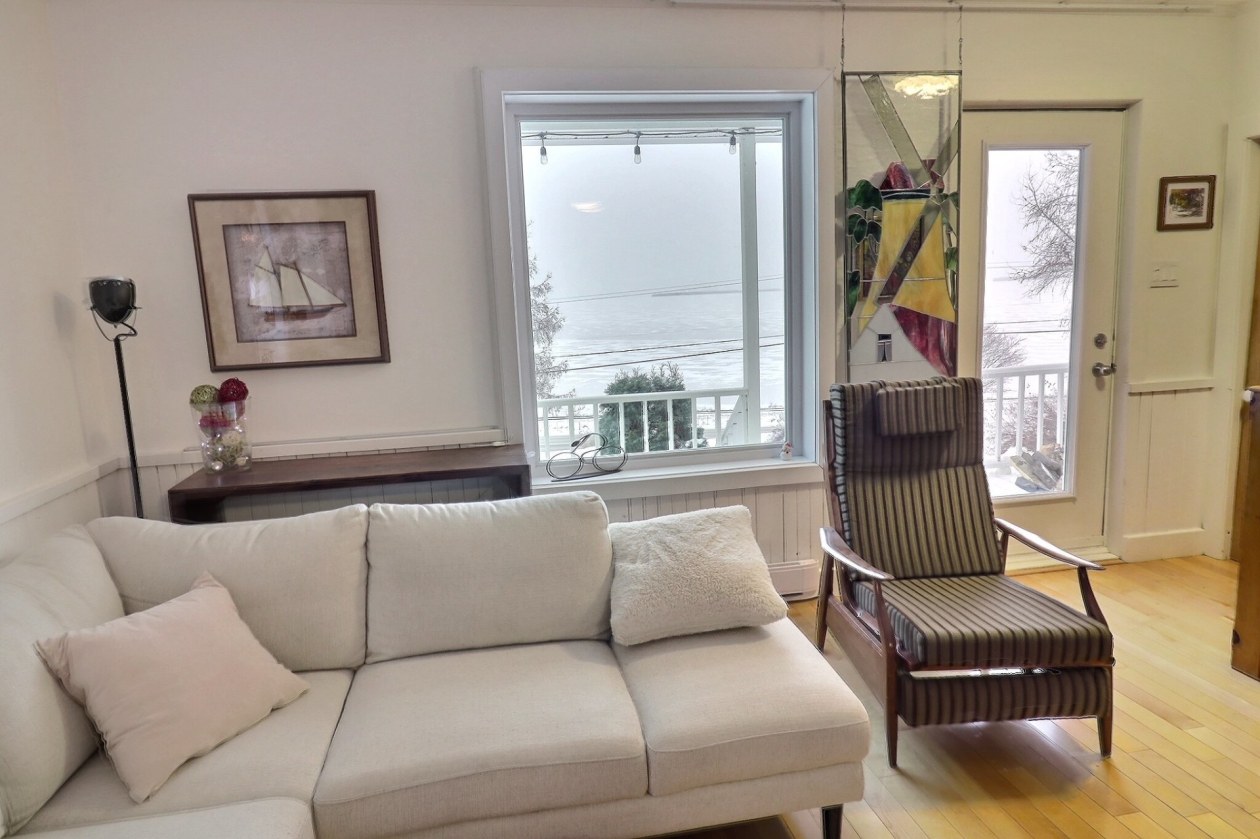 Salon — 951, Boul. de l'Anse, Roberval, G8H1Z1, Roberval