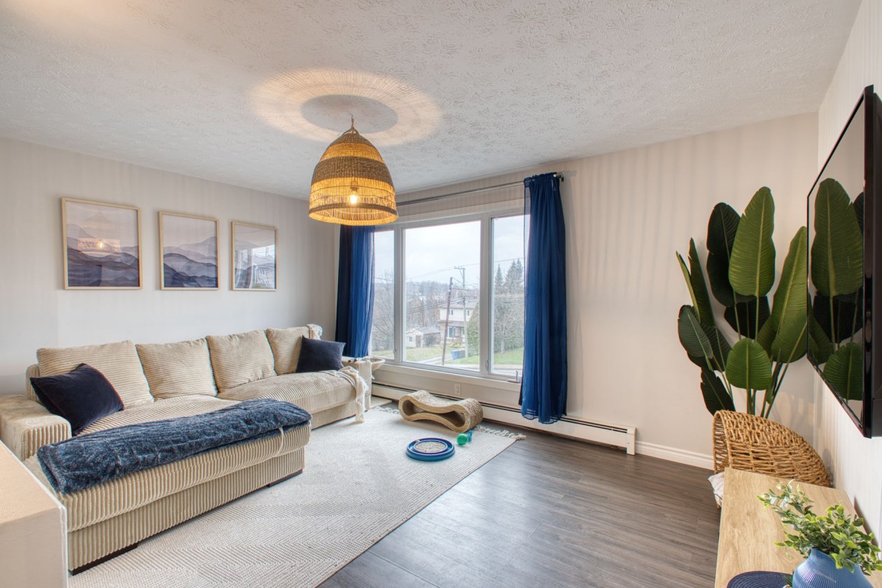 Salon — 2176 - 2180, Ch. Galvin, Sherbrooke (Fleurimont), J1G3G2, Sherbrooke (Fleurimont)