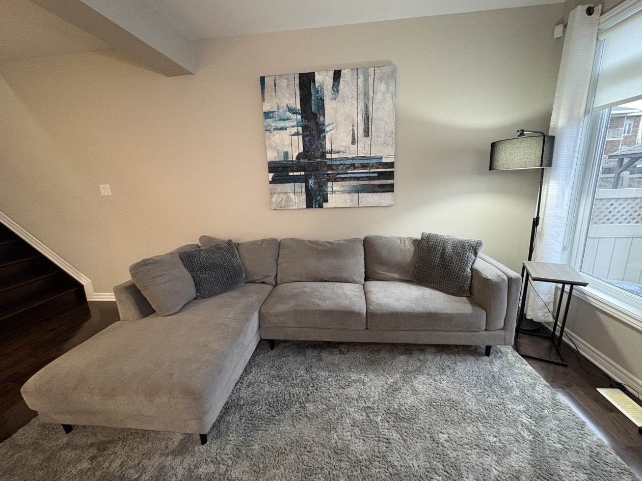 Salon — 79 Rue du Glenbow, Gatineau, J9J 0Z1, Gatineau