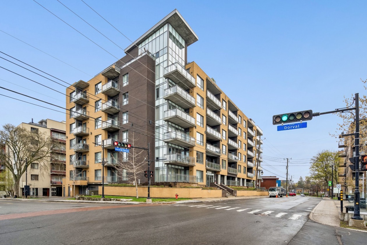 795, Ch. du Bord-du-Lac-Lakeshore