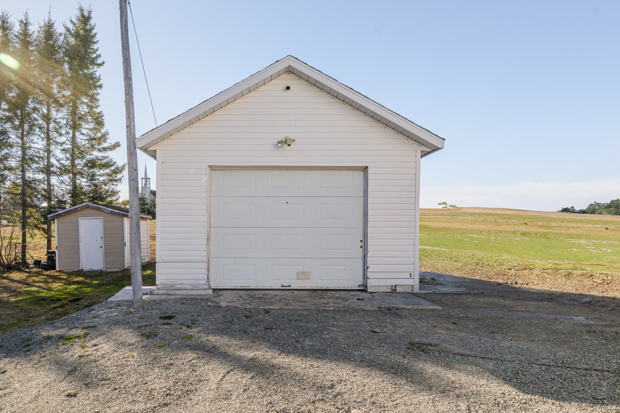 Garage — 233, Rue Thériault, Padoue, G0J1X0, Padoue