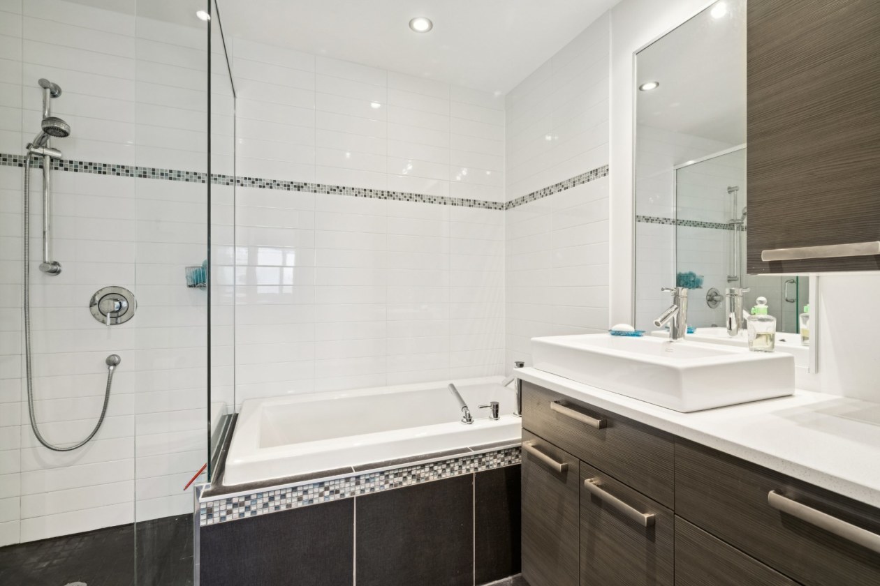 Salle de bains — 795, Ch. du Bord-du-Lac-Lakeshore, 507, Dorval, H9S0A8, Dorval