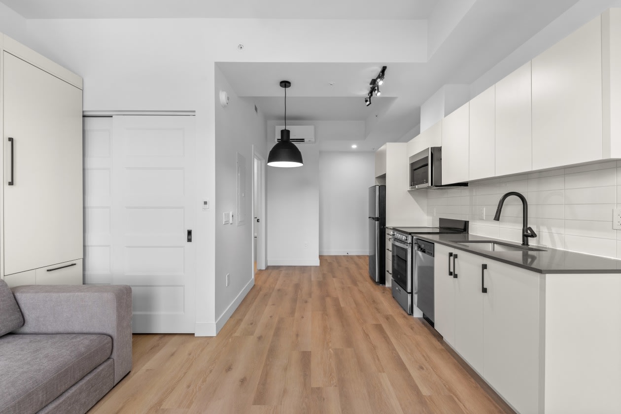 1133 Av Viger E — photo 2