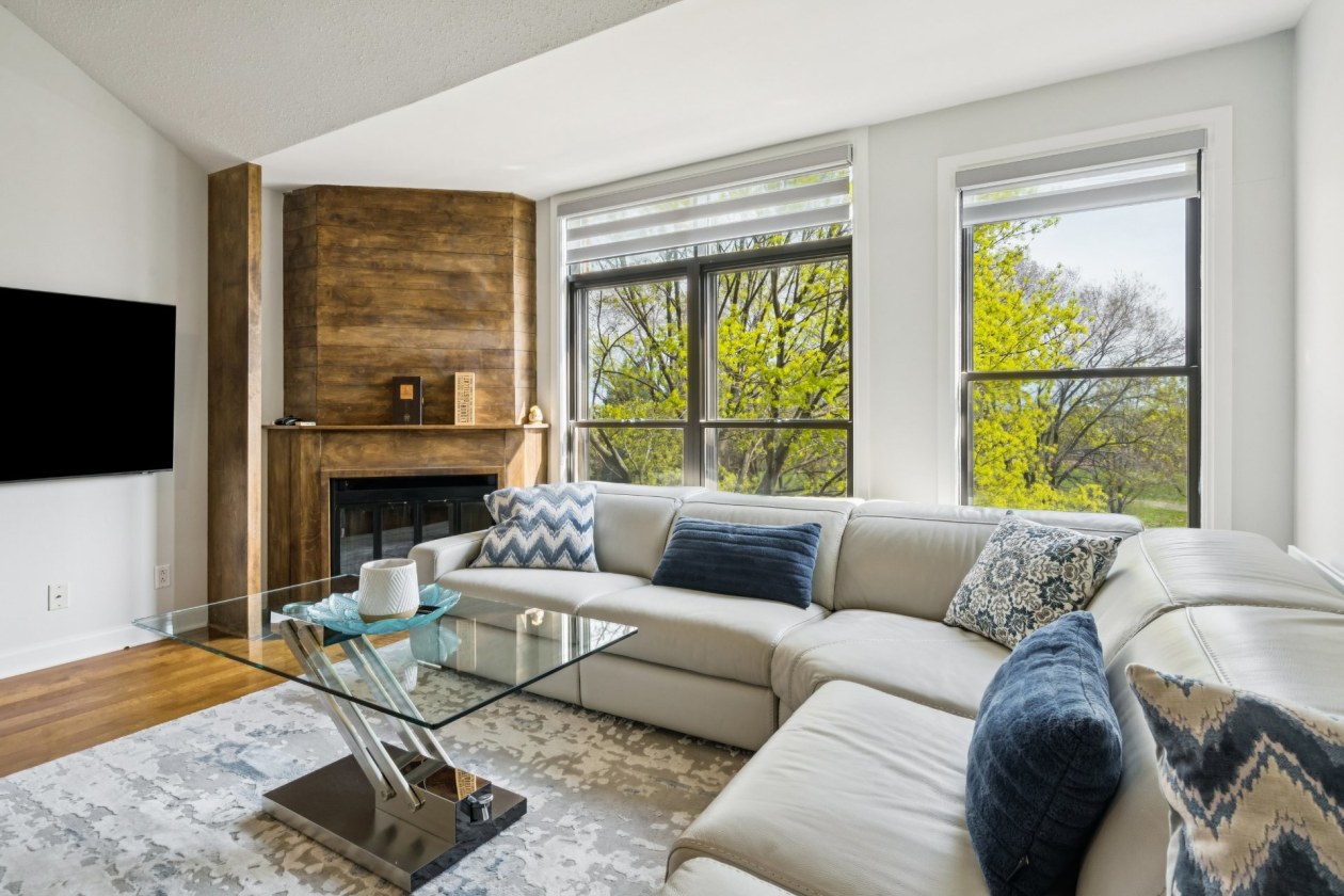 Salon — 3440, Rue Provost, 302, Montréal (Lachine), H8T3J6, Montréal (Lachine)