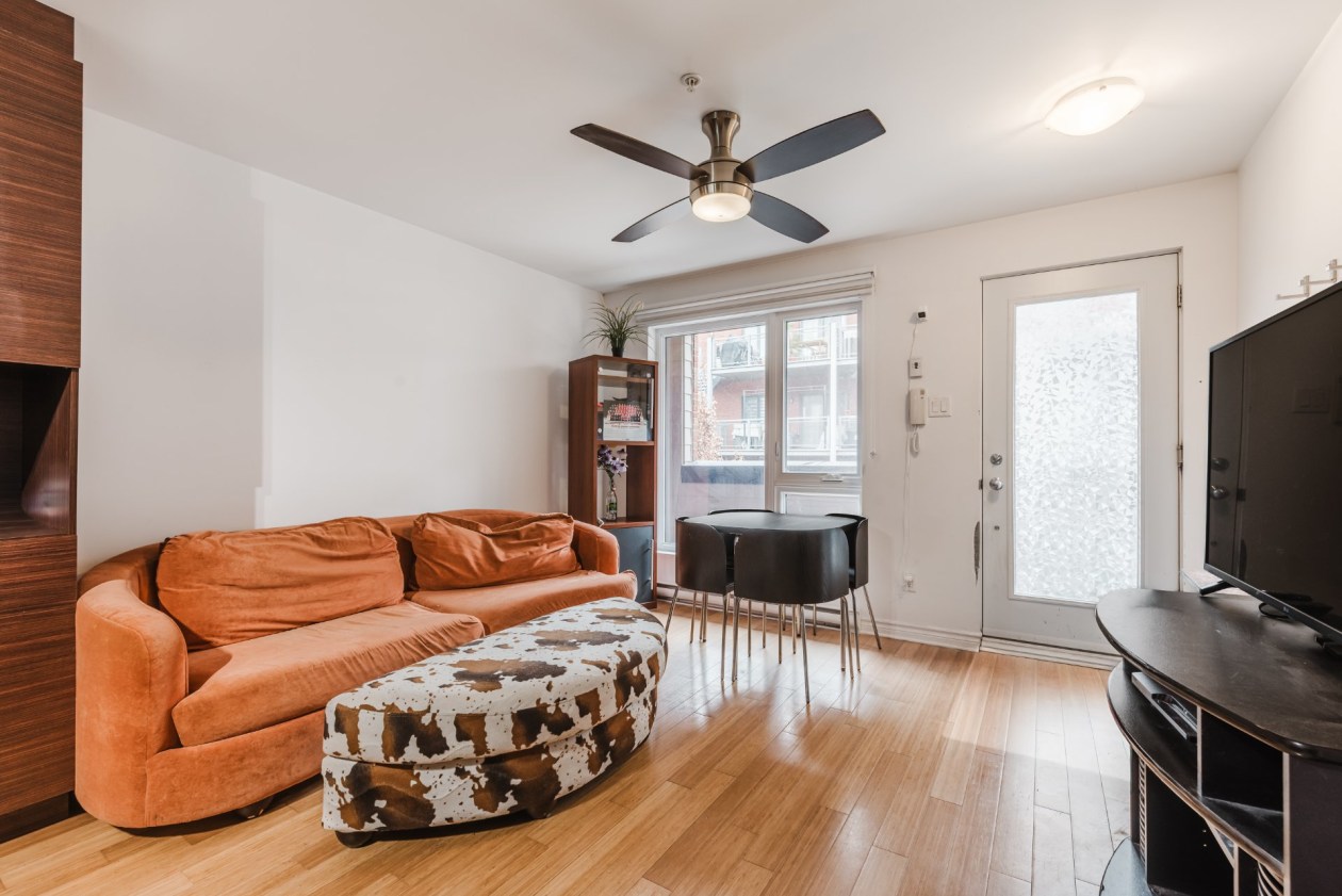 Salon — 9403, Rue Hochelaga, 207, Montréal (Mercier/Hochelaga-Maisonneuve), H1L2P7, Montréal (Mercier/Hochelaga-Maisonneuve)