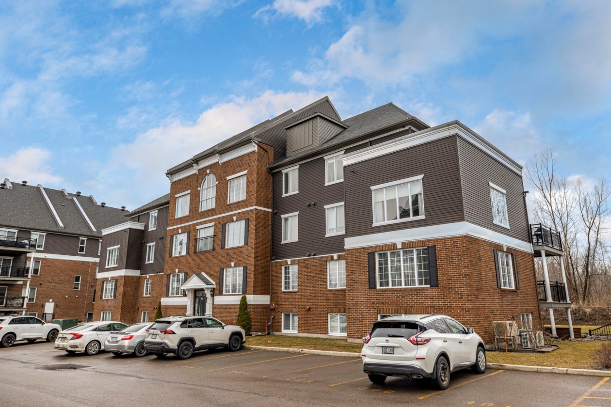 Façade — 325, Rue Ste-Catherine, 404, Saint-Constant, J5A0G1, Saint-Constant