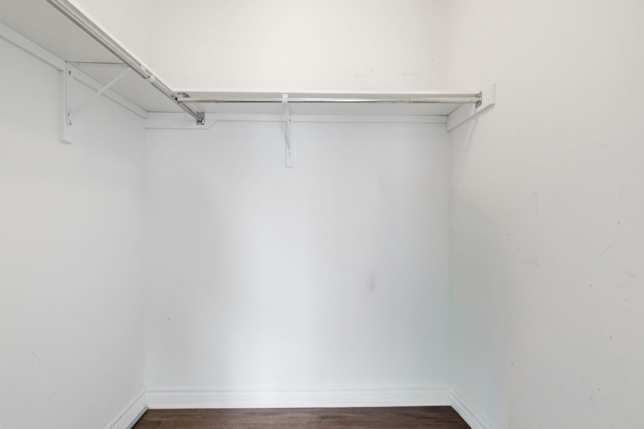 Penderie — 325, Rue Ste-Catherine, 404, Saint-Constant, J5A0G1, Saint-Constant