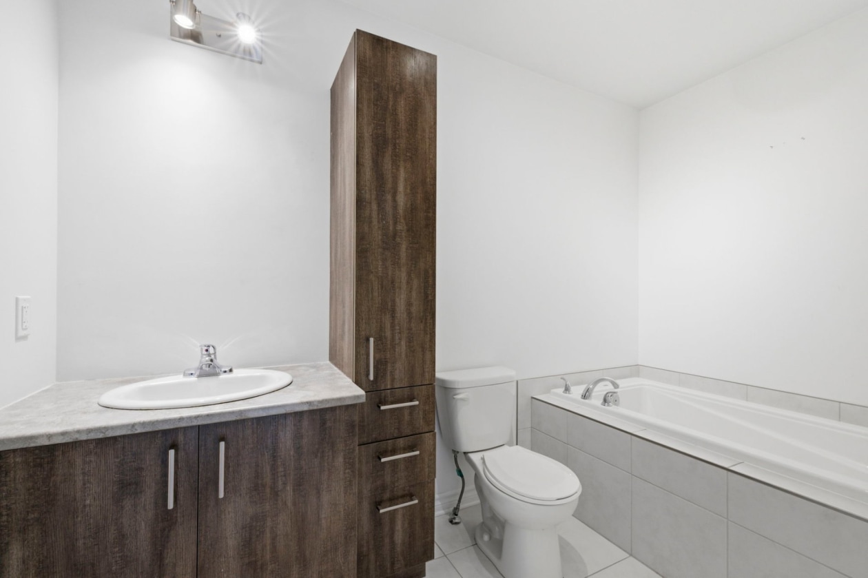 Salle de bains — 325, Rue Ste-Catherine, 404, Saint-Constant, J5A0G1, Saint-Constant