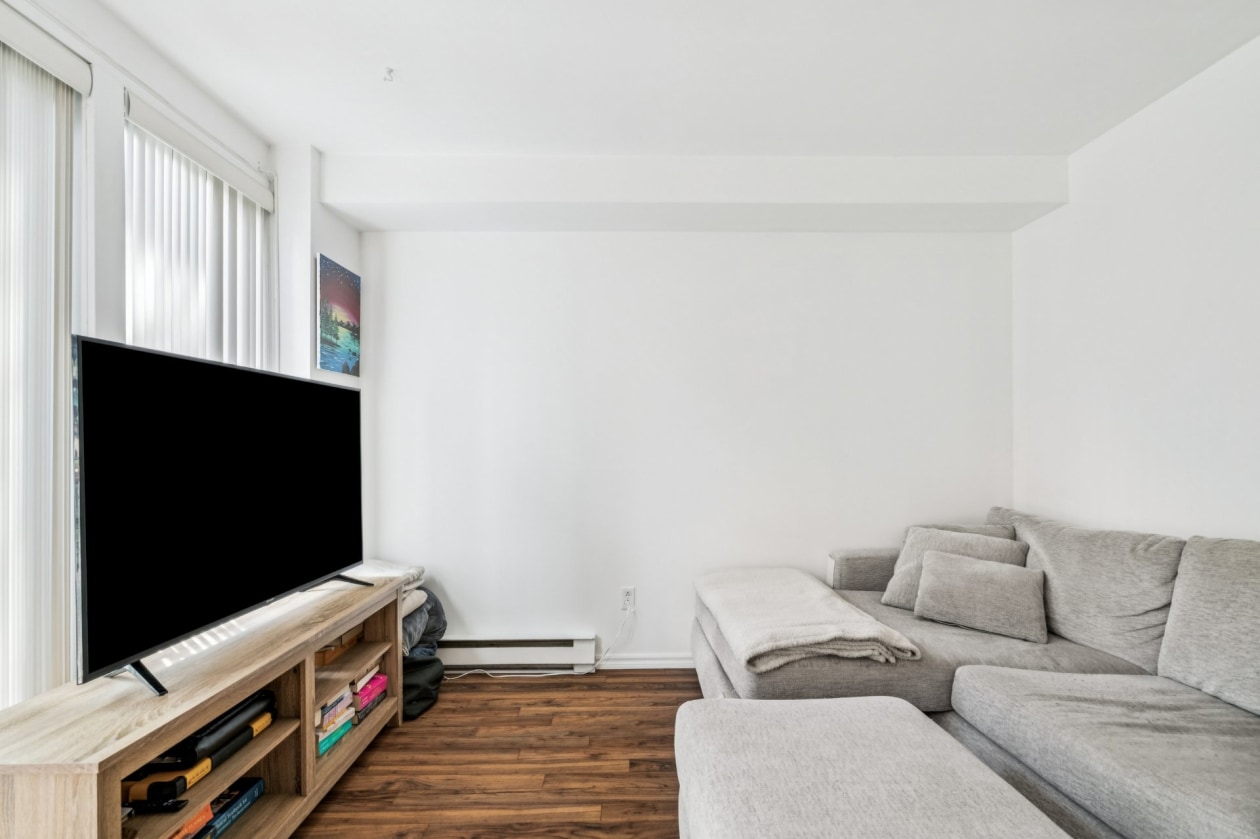 Salon — 715, 36e Avenue, A01, Montréal (Lachine), H8T3L8, Montréal (Lachine)