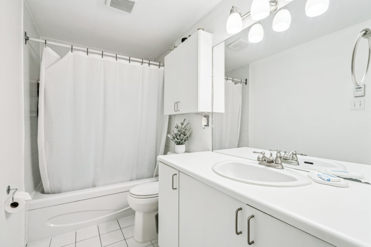 Salle de bains — 715, 36e Avenue, A01, Montréal (Lachine), H8T3L8, Montréal (Lachine)