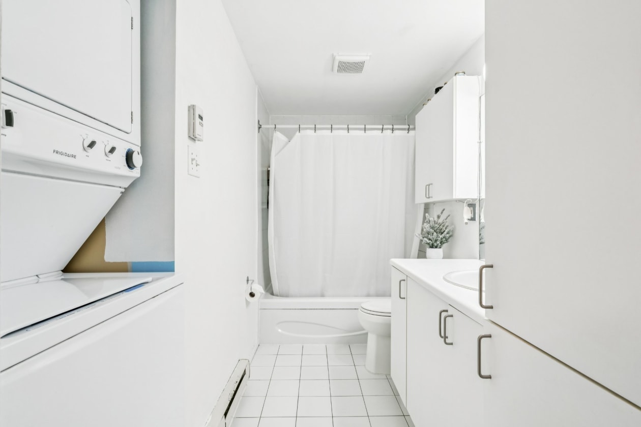 Salle de bains — 715, 36e Avenue, A01, Montréal (Lachine), H8T3L8, Montréal (Lachine)