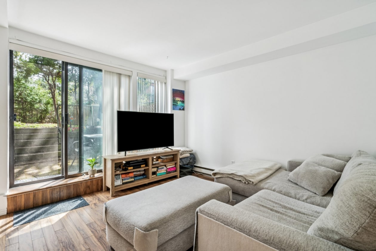 Salon — 715, 36e Avenue, A01, Montréal (Lachine), H8T3L8, Montréal (Lachine)