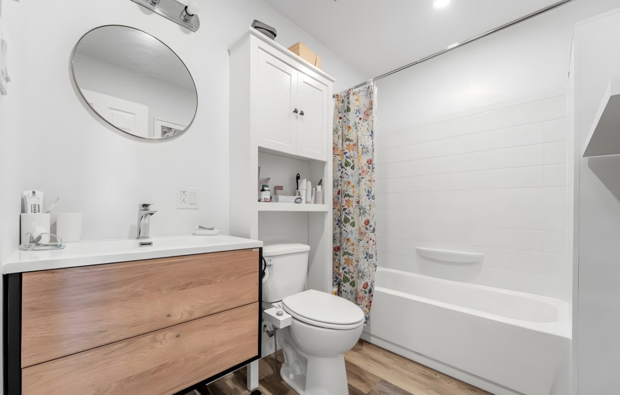Salle de bains — 42B Av Eugène-Lamontagne, B, Québec, G1L 2B2, Québec