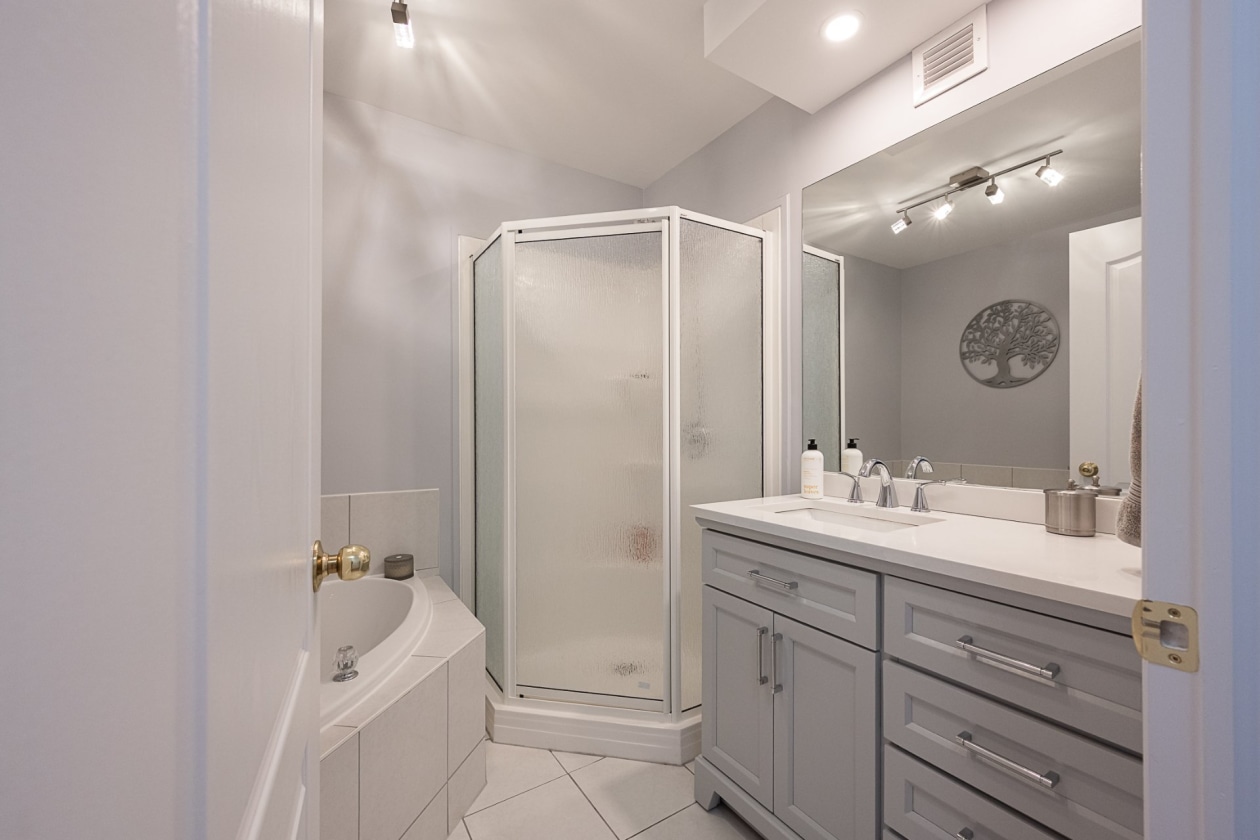 Salle de bains — 85, Rue McVey, 3, Montréal (LaSalle), H8R3T3, Montréal (LaSalle)