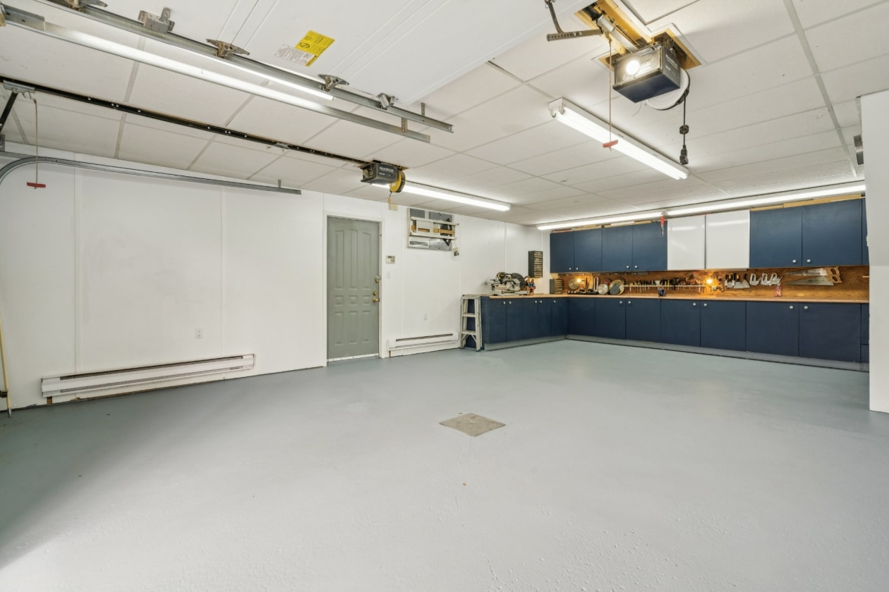 Garage — 3325, Rue Dawes, Montréal (Lachine), H9T1W5, Montréal (Lachine)