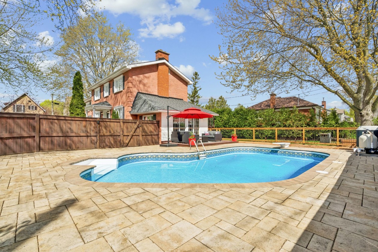Piscine — 3325, Rue Dawes, Montréal (Lachine), H9T1W5, Montréal (Lachine)