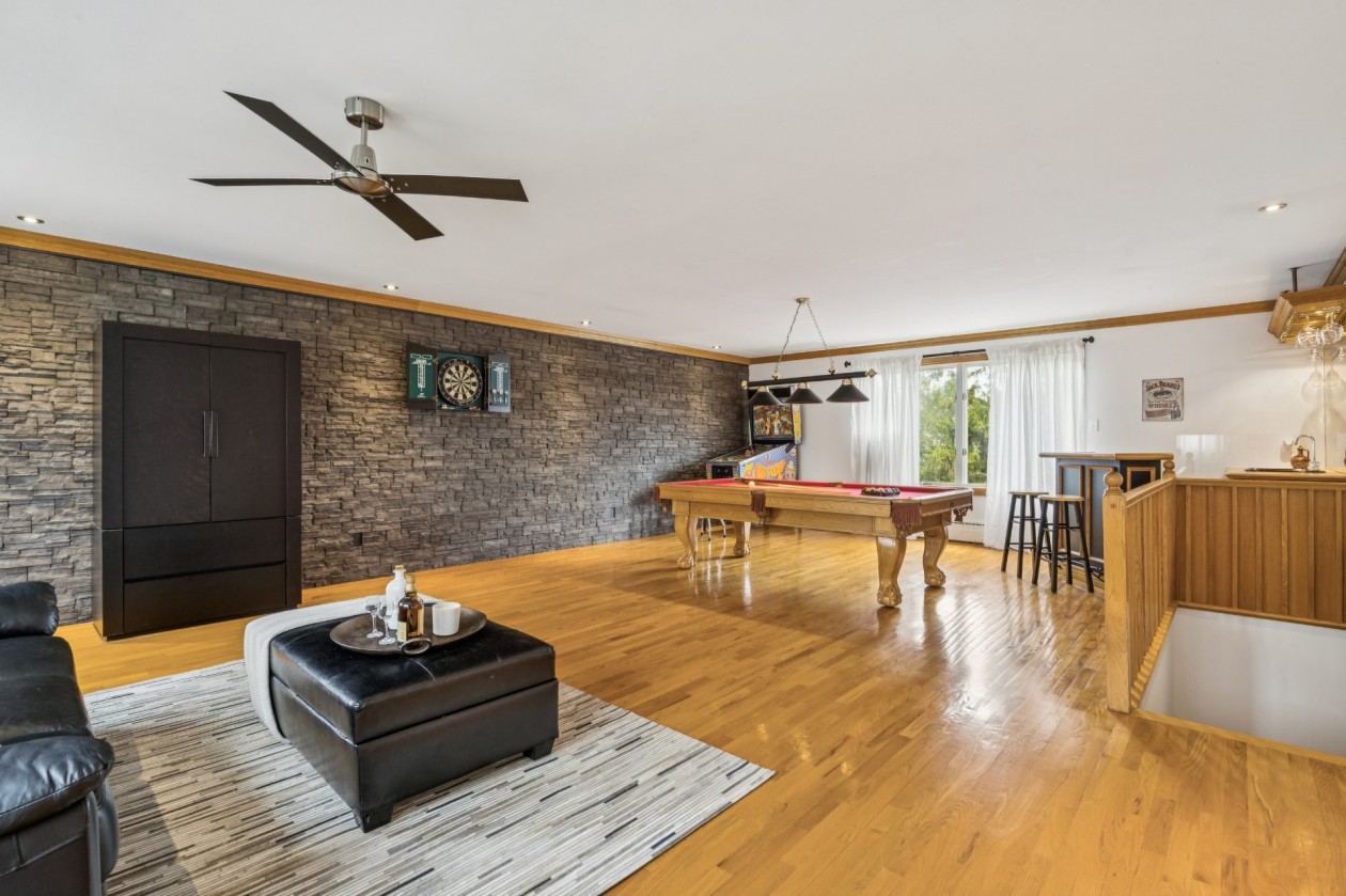 Salle familiale — 3325, Rue Dawes, Montréal (Lachine), H9T1W5, Montréal (Lachine)