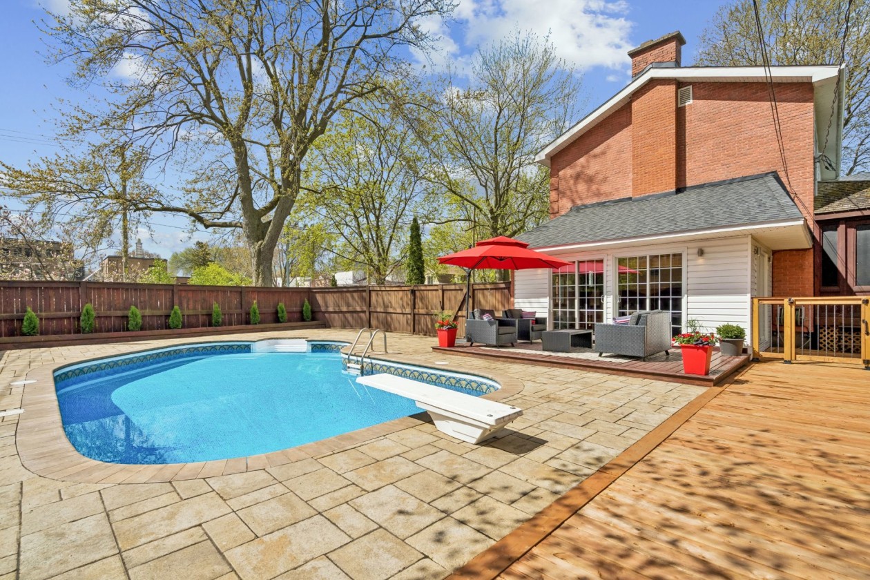 Piscine — 3325, Rue Dawes, Montréal (Lachine), H9T1W5, Montréal (Lachine)
