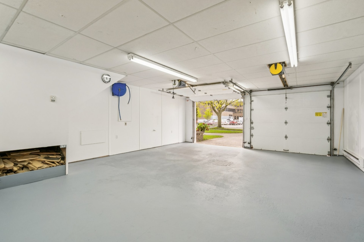 Garage — 3325, Rue Dawes, Montréal (Lachine), H9T1W5, Montréal (Lachine)