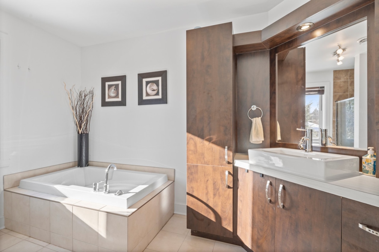Salle de bains — 311, Rue des Celtes, Saint-Colomban, J5K0G7, Saint-Colomban