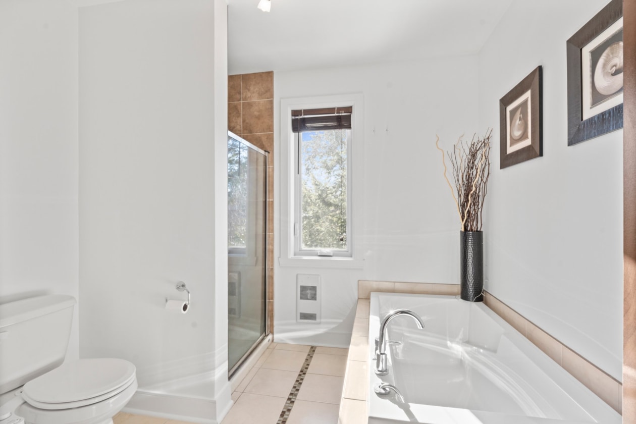 Salle de bains — 311, Rue des Celtes, Saint-Colomban, J5K0G7, Saint-Colomban