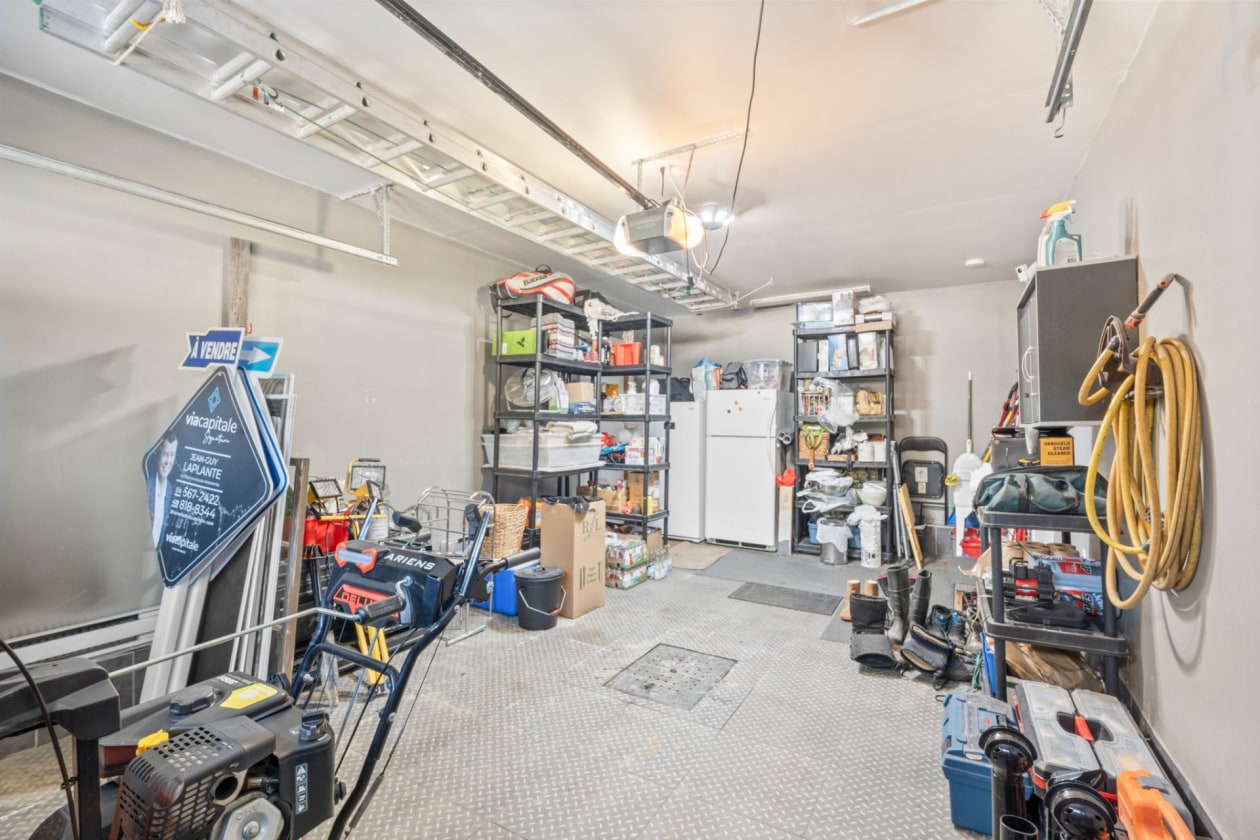 Garage — 311, Rue des Celtes, Saint-Colomban, J5K0G7, Saint-Colomban