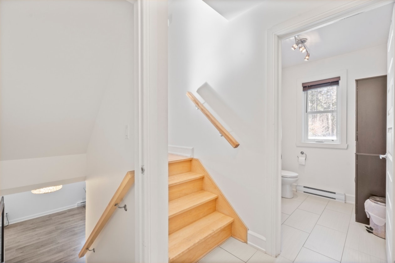 Escalier — 311, Rue des Celtes, Saint-Colomban, J5K0G7, Saint-Colomban