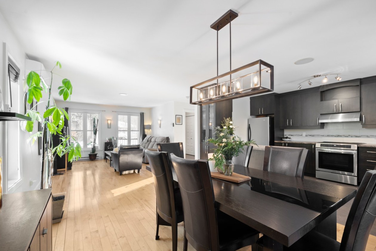 Salle à manger — 311, Rue des Celtes, Saint-Colomban, J5K0G7, Saint-Colomban