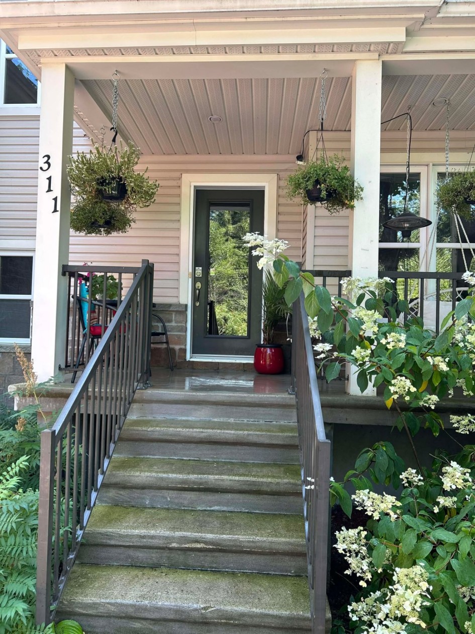 Façade — 311, Rue des Celtes, Saint-Colomban, J5K0G7, Saint-Colomban