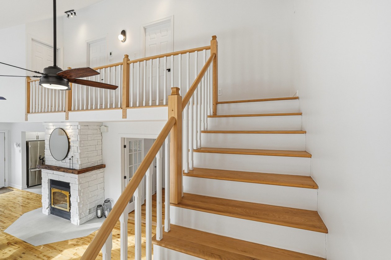 Escalier — 445, Rue du Baron, Saint-Sauveur, J0R1R4, Saint-Sauveur
