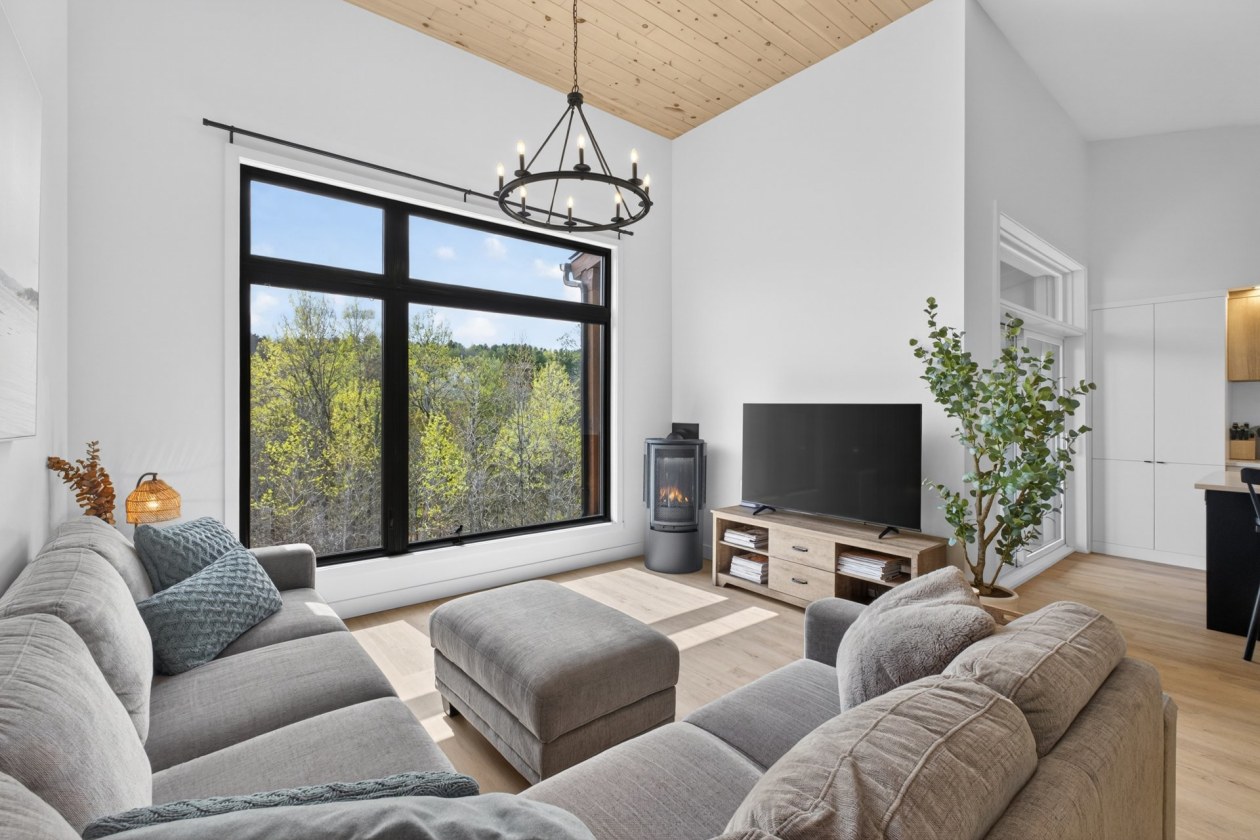Salon — 2620, Ch. du Parc, 3300, Orford, J1X7A2, Orford