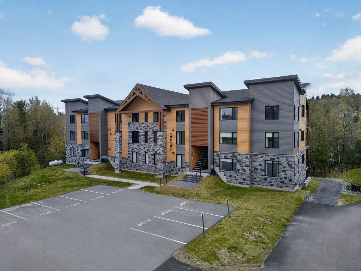 Façade — 2620, Ch. du Parc, 3300, Orford, J1X7A2, Orford