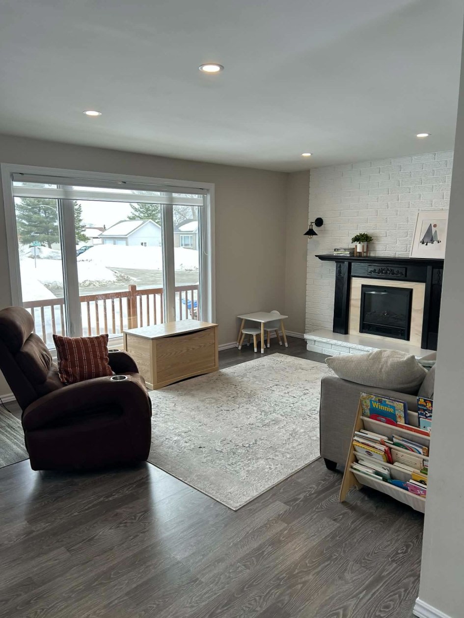 Salon — 251 Rue Deshaies, Amos, J9T 3X8, Amos