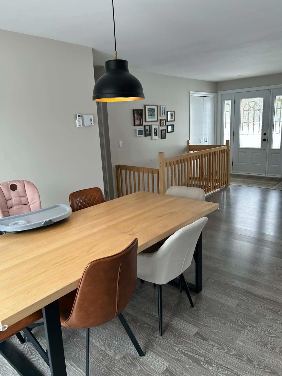 Salle à manger — 251 Rue Deshaies, Amos, J9T 3X8, Amos