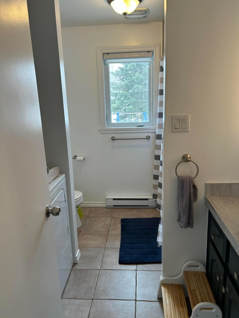 Salle de bains — 251 Rue Deshaies, Amos, J9T 3X8, Amos