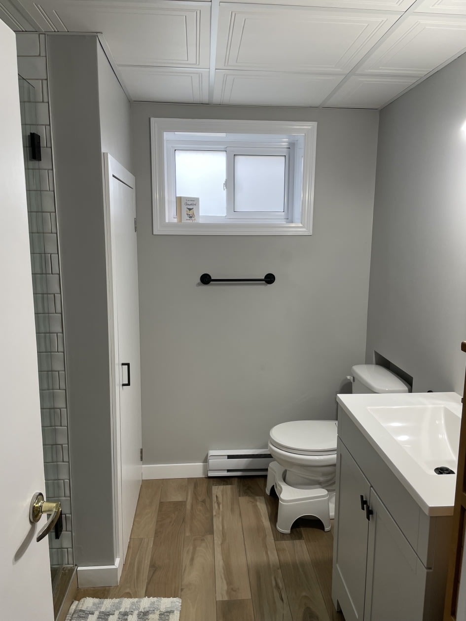 Salle de bains — 251 Rue Deshaies, Amos, J9T 3X8, Amos