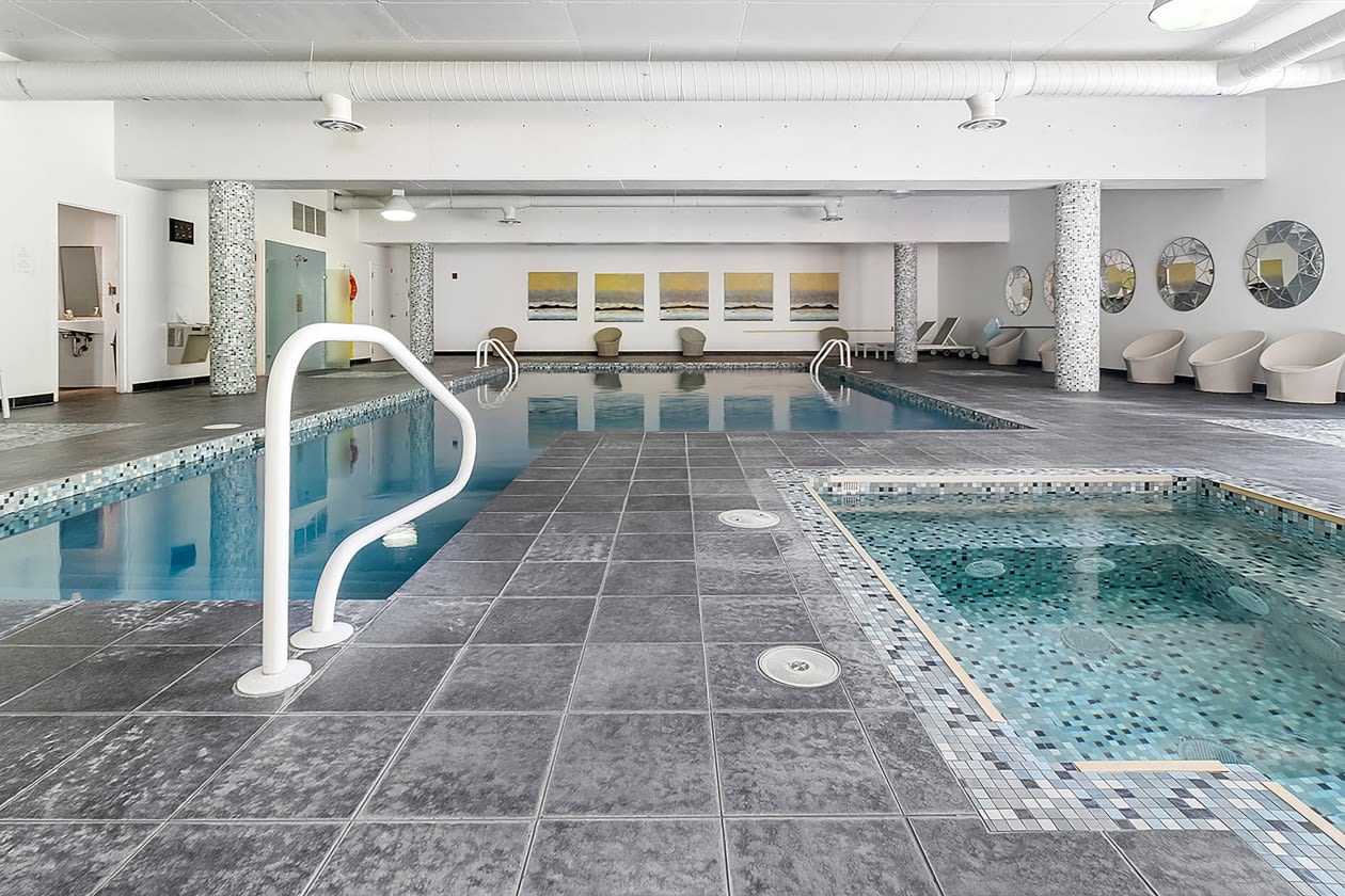 Piscine — 7525 Av Mountain Sights, 405, Montréal, H4P 0A4, Montréal