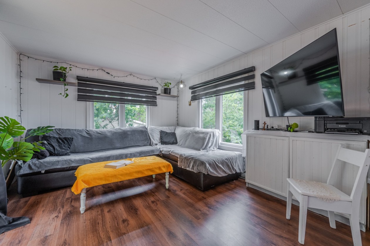Salon — 60, Ch. des Cormiers, Saint-Joseph-de-Lepage, G5H3K6, Saint-Joseph-de-Lepage