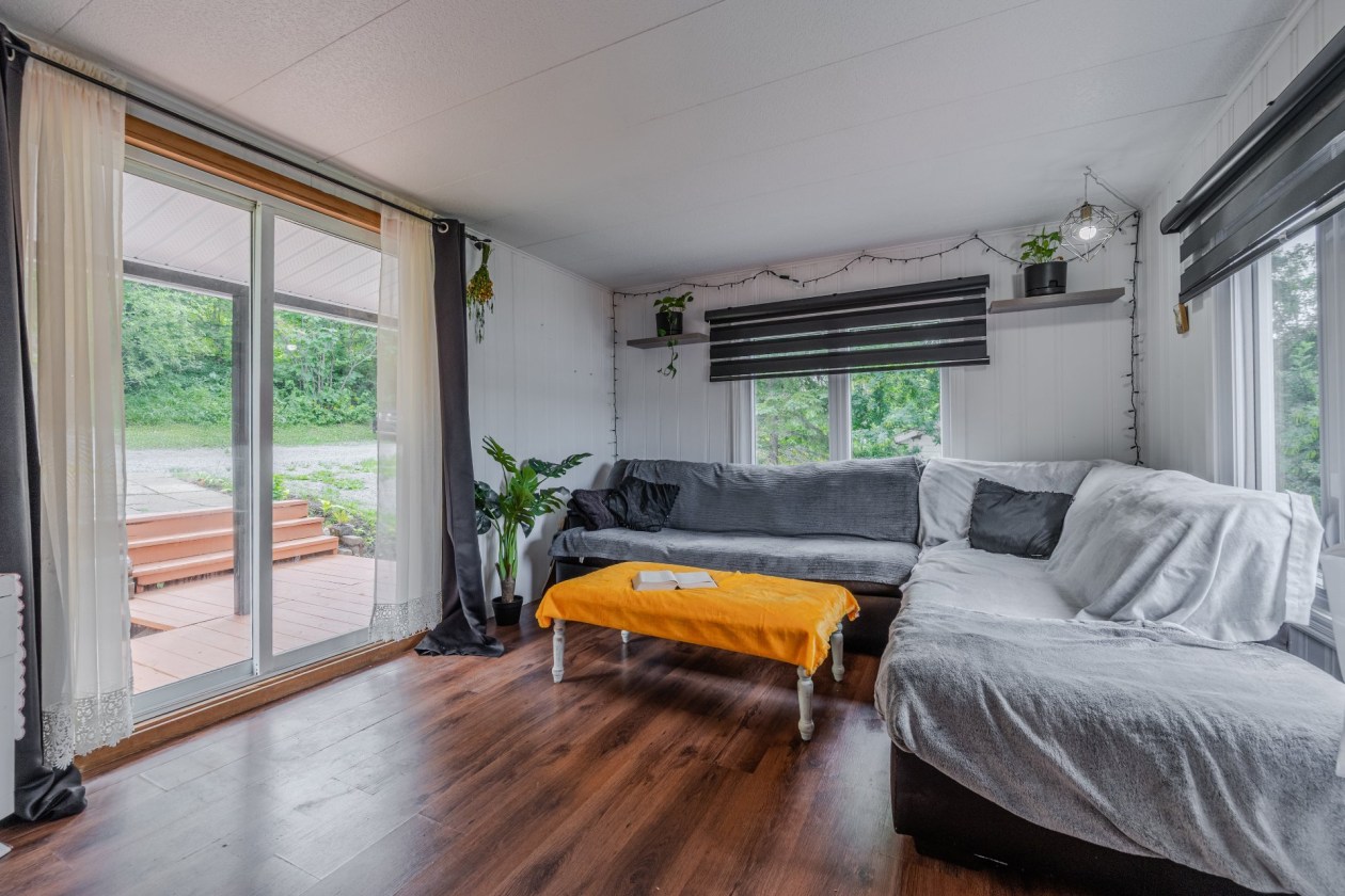 Salon — 60, Ch. des Cormiers, Saint-Joseph-de-Lepage, G5H3K6, Saint-Joseph-de-Lepage