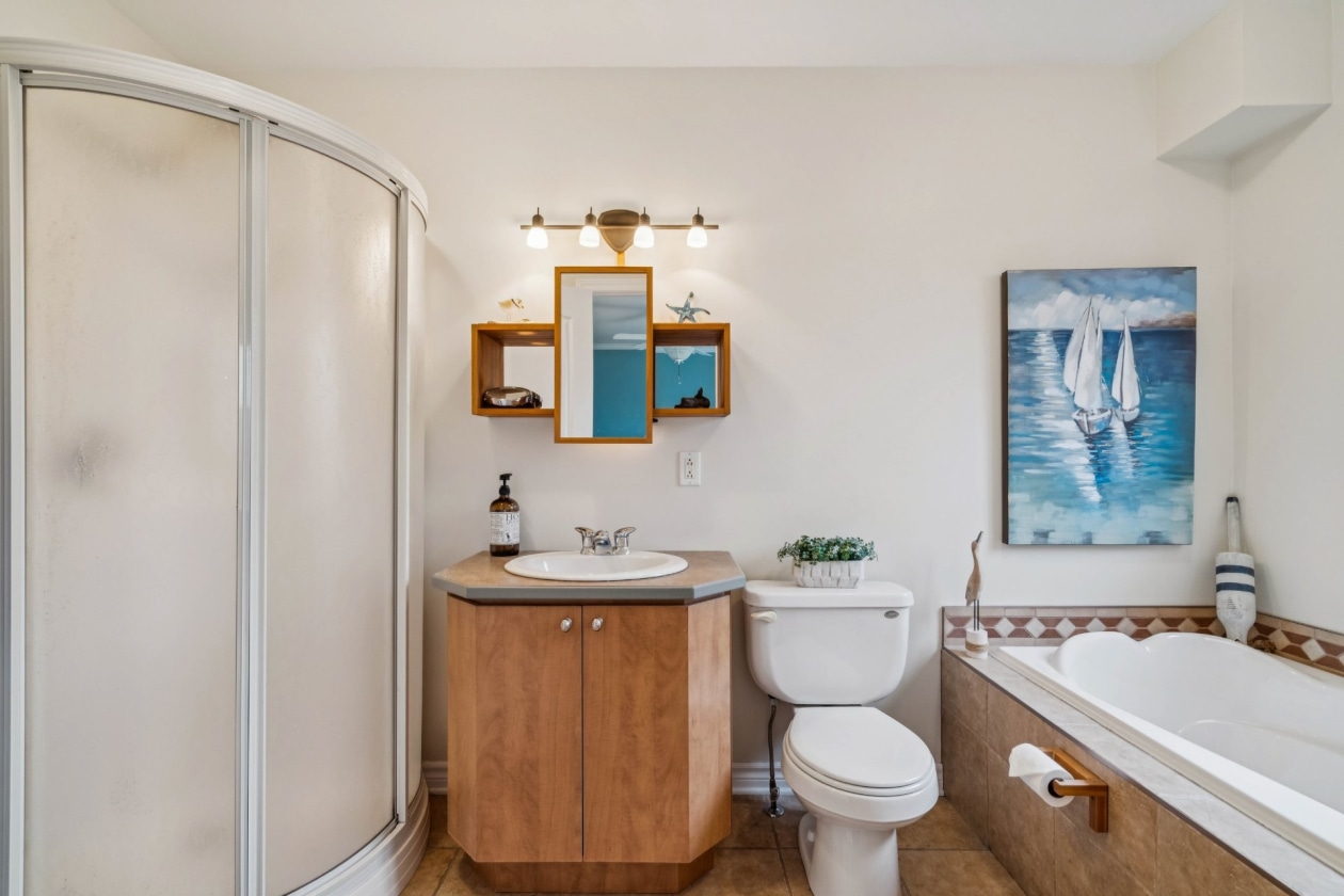 Salle de bains — 690, 36e Avenue, Montréal (Lachine), H8T3N9, Montréal (Lachine)