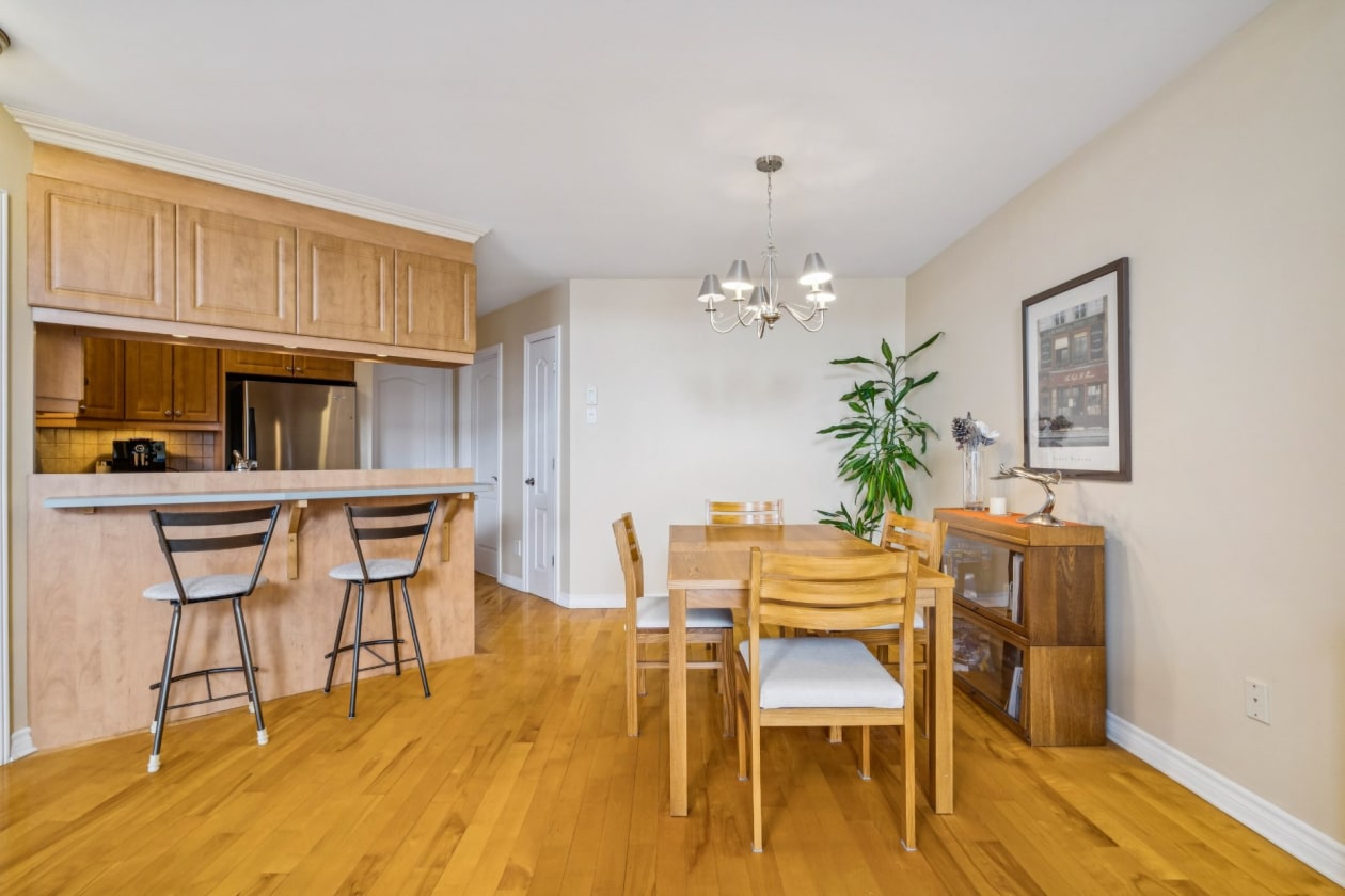 Salle à manger — 690, 36e Avenue, Montréal (Lachine), H8T3N9, Montréal (Lachine)