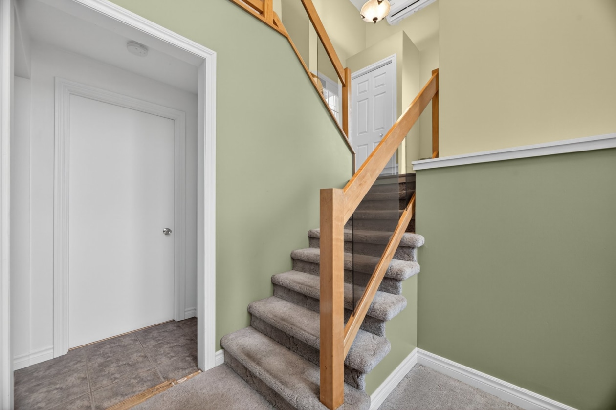 Escalier — 273, Rue Corneau, Rimouski, G5L7V4, Rimouski
