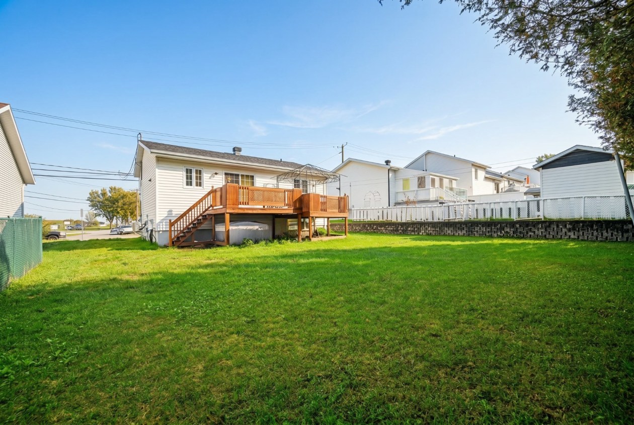 Cour — 273, Rue Corneau, Rimouski, G5L7V4, Rimouski