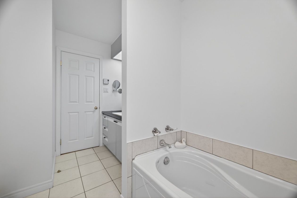 Salle de bains — 273, Rue Corneau, Rimouski, G5L7V4, Rimouski