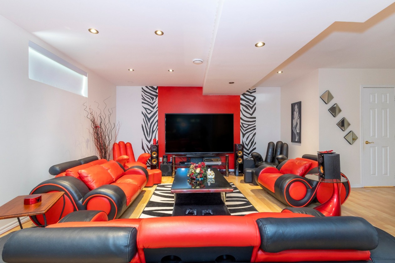 Salle familiale — 8635, Rue Orsay, Brossard, J4Y3G4, Brossard