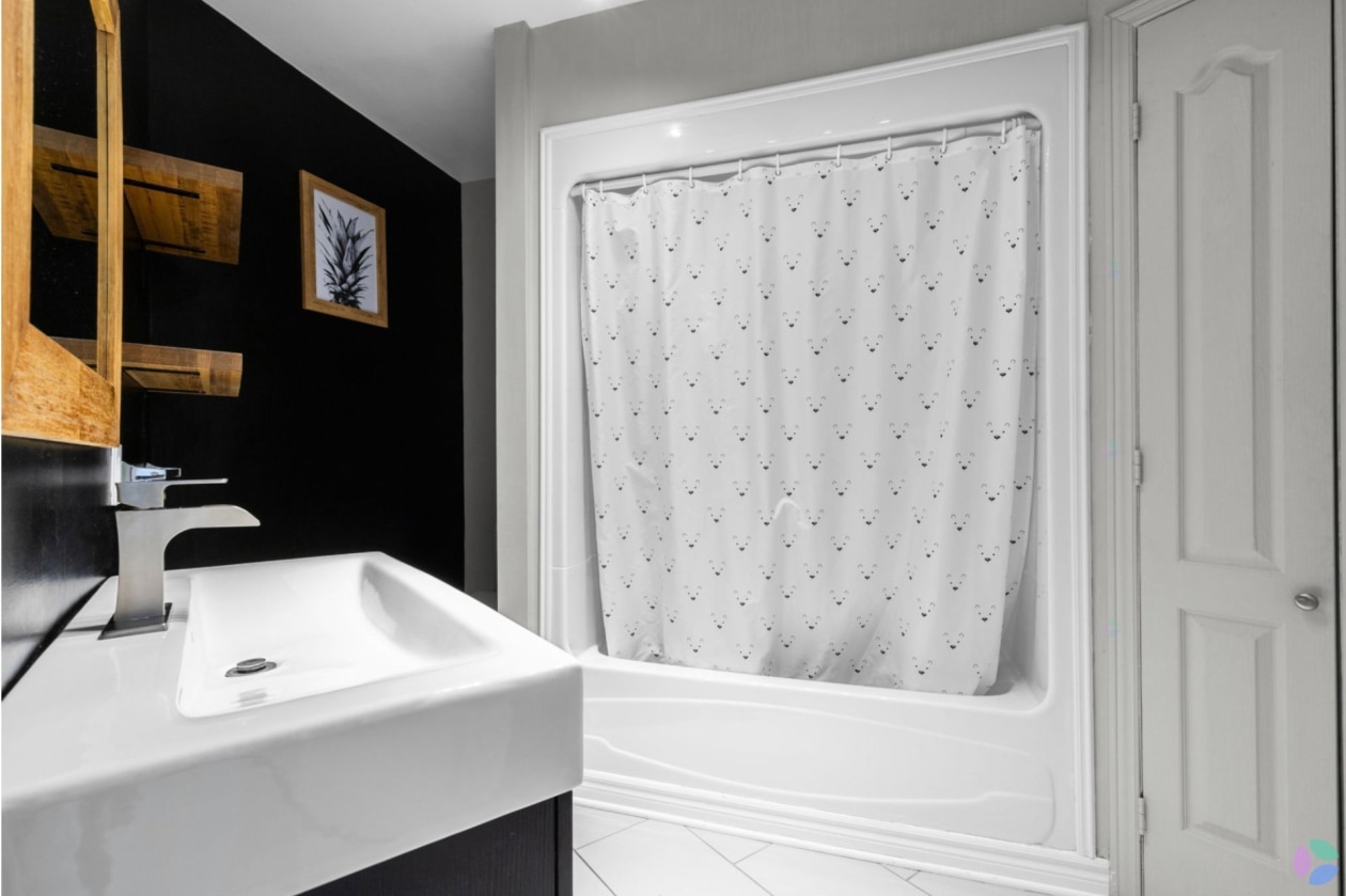 Salle de bains — 5, Crois. de l'Oranger, 210, Saint-Constant, J5A1L2, Saint-Constant